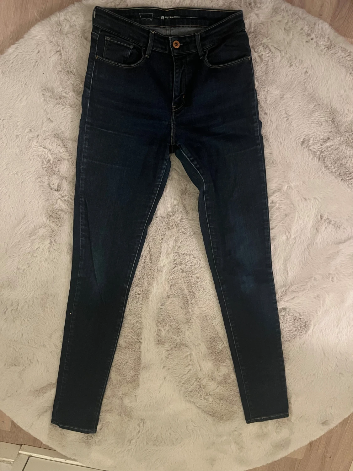 Levi's mörkblå skinny jeans 