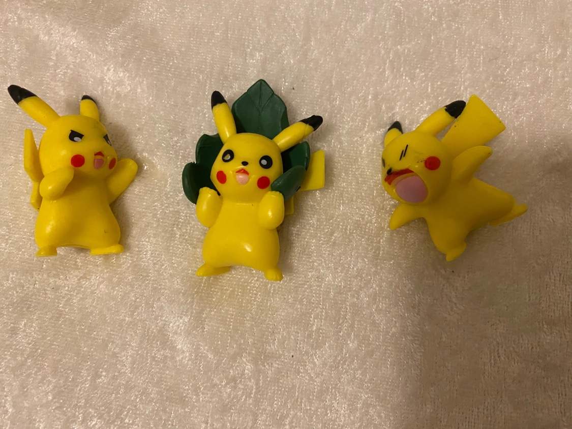 3st Pikachu Figurer  - 1