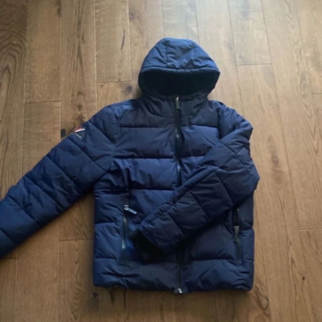 Mörkblå pufferjacka från Superdry