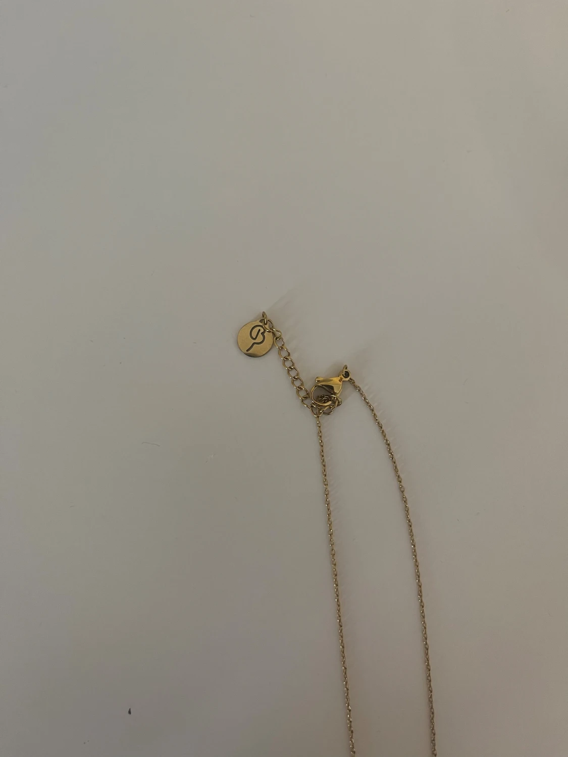 Guldigt halsband med fjärilshänge från Edblad  - 2