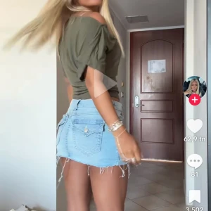 True religion kjol - Säljer en true religion kjol med prislapp kvar. Det är samma modell som på första. Är i st 27 som är ca S-M. Hör av er vid funderingar! 🩵