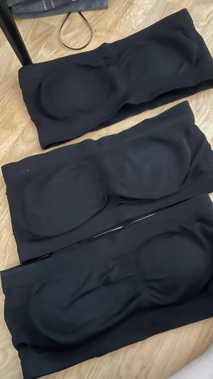 Svarta bandeau tubtoppar 3-pack - Så bekväma 💕✨ använd fåtal gg. Perfekt till träning 