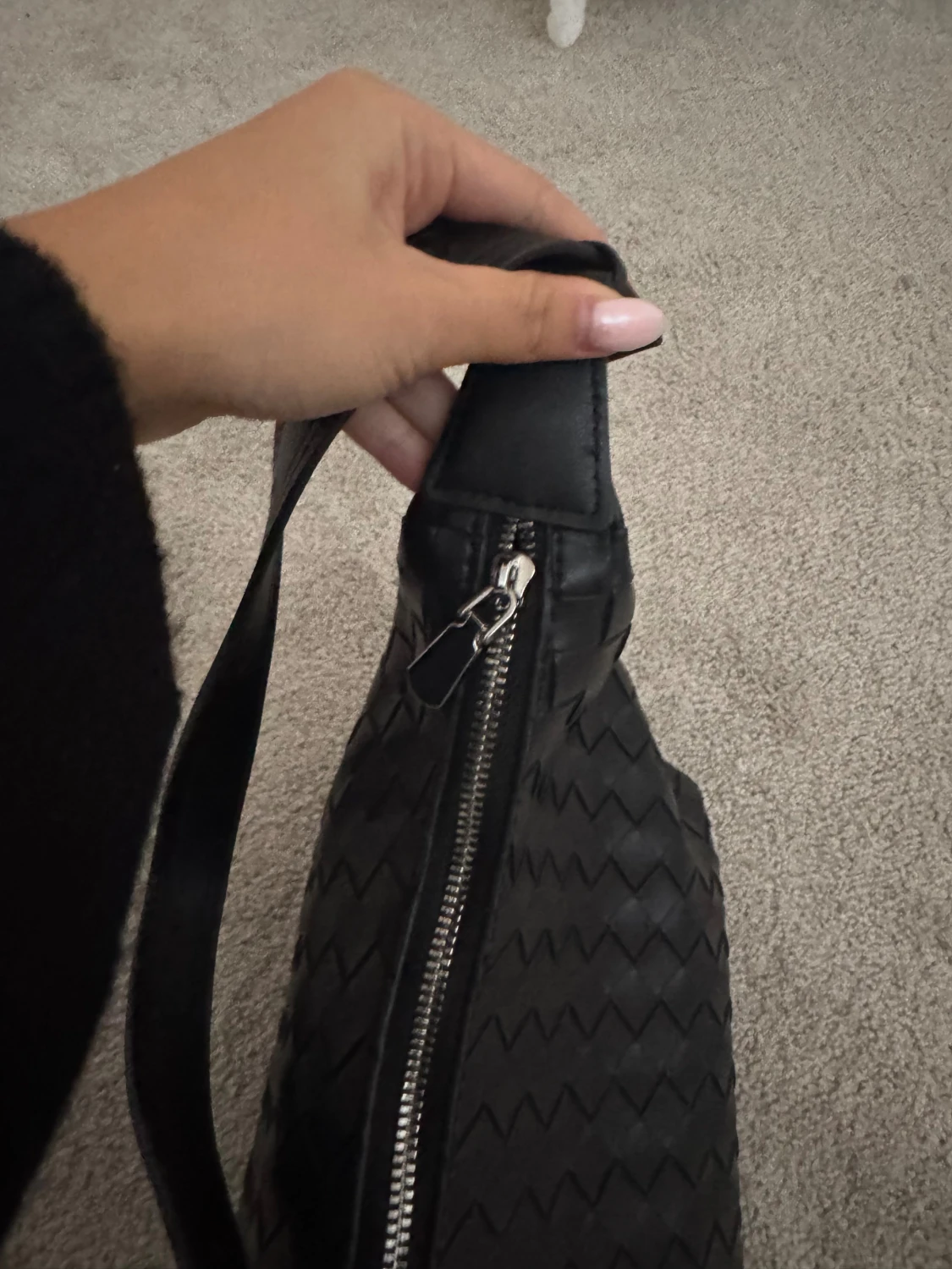 Svart flätad axelväska i skinn - 2