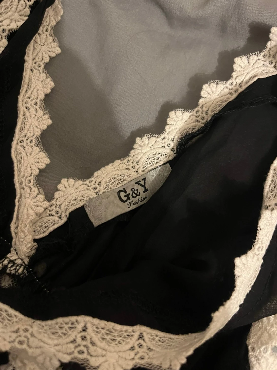 Svart spetstopp från G&Y Fashion - 2