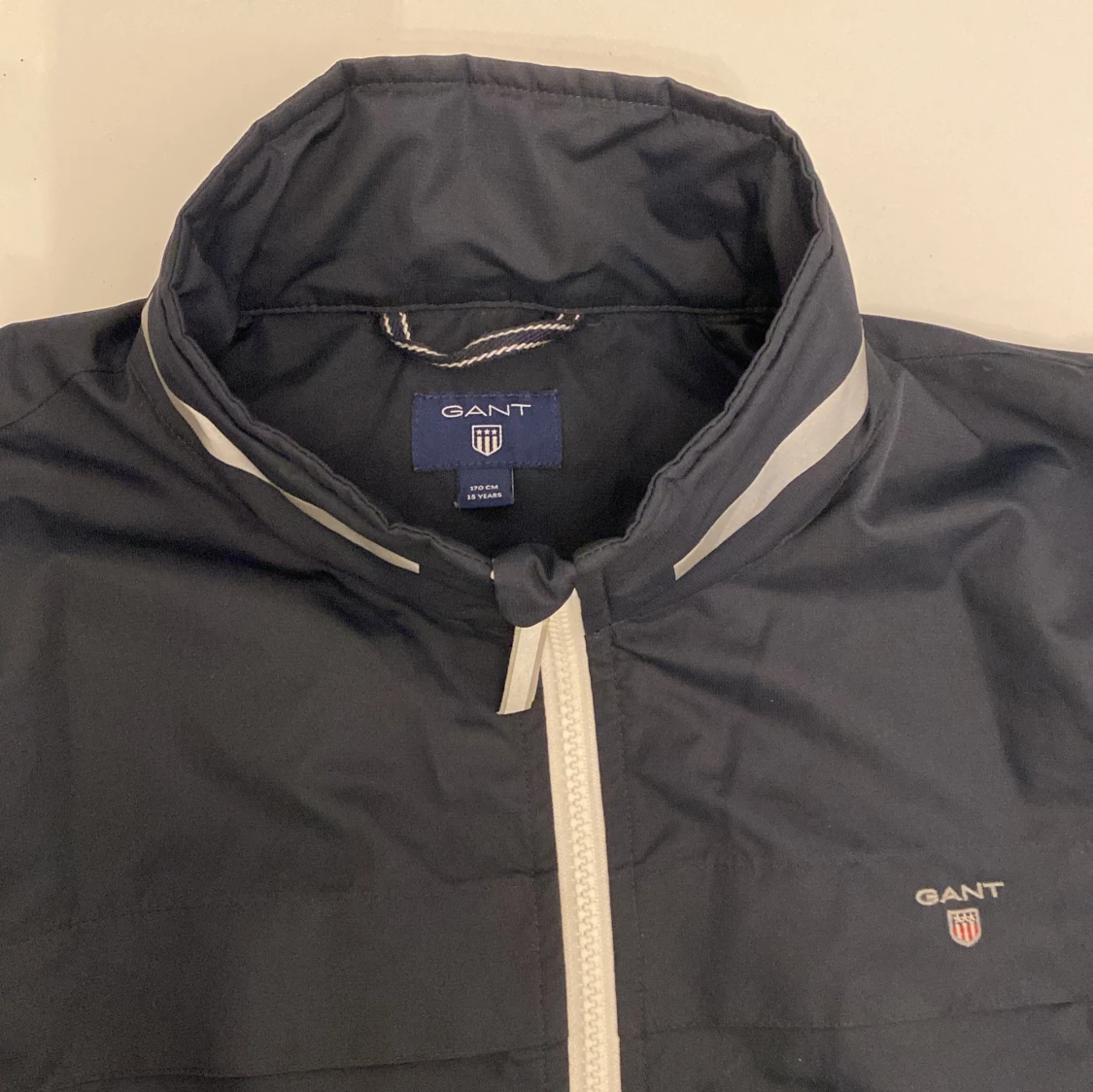 Mörkblå vindjacka från Gant - 1