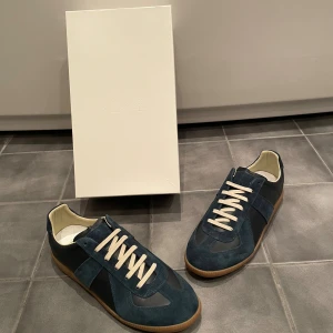 Maison Margiela Gats - Skick 10/10, storlek 42. Garanterat äkthetsbevis. Kom gärna med bud! Snabb frakt 📦//Mvh Arvid 