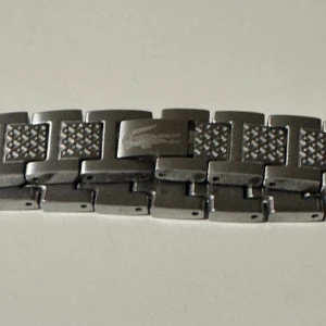 Lacoste armband för herr  - Ett Lacoste armband för killar. Helt oanvänd och snyggt o bära på 