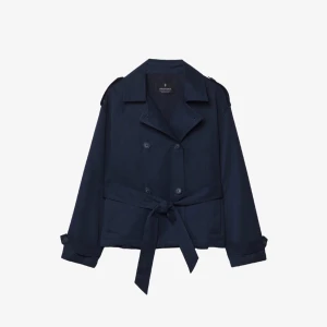 Mörkblå trenchcoat  - Mörkblå trenchcoat från Stradivarius köpt för 2 månader sen som ej kommit till användning☺️