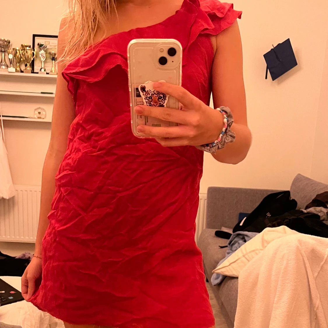 Röd klänning med volang från Bershka  - 1