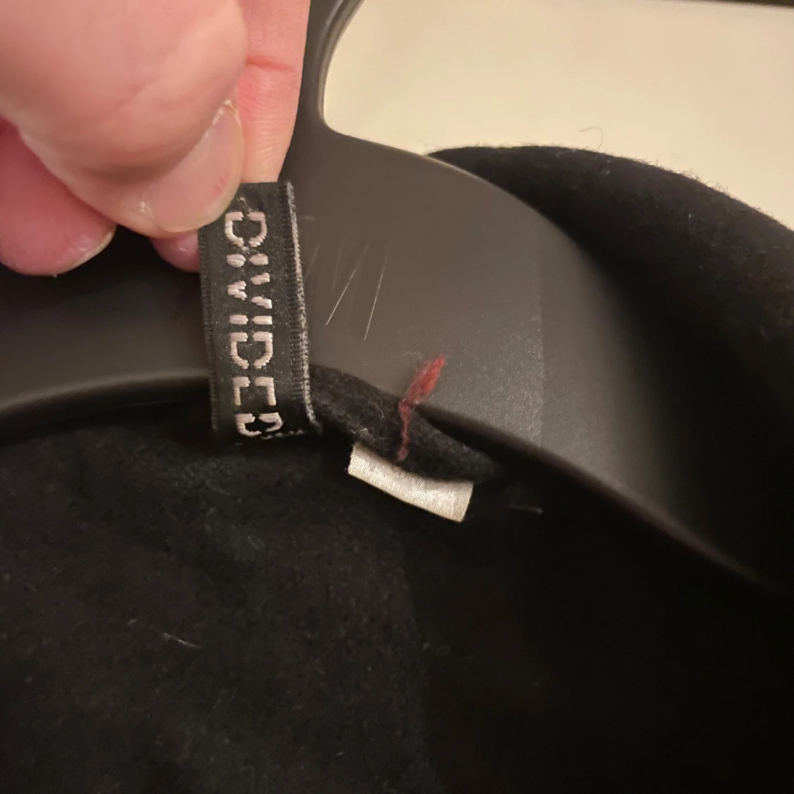 Svart skepparkavaj från DIVIDED - 2