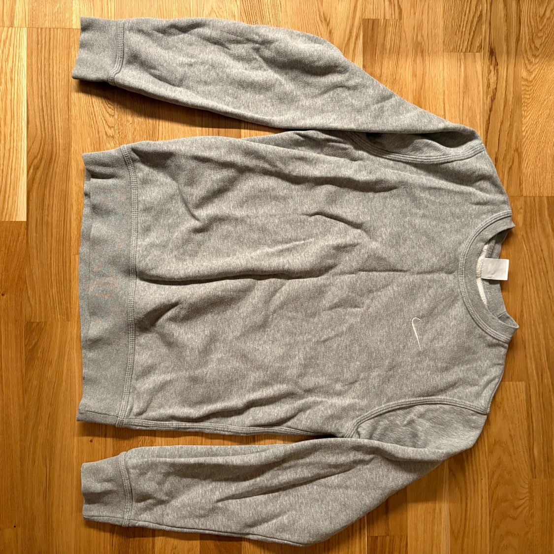 Grå sweatshirt från Nike