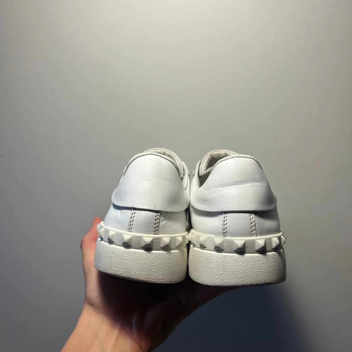 Valentino Garavani sneakers i vitt och guld - 3