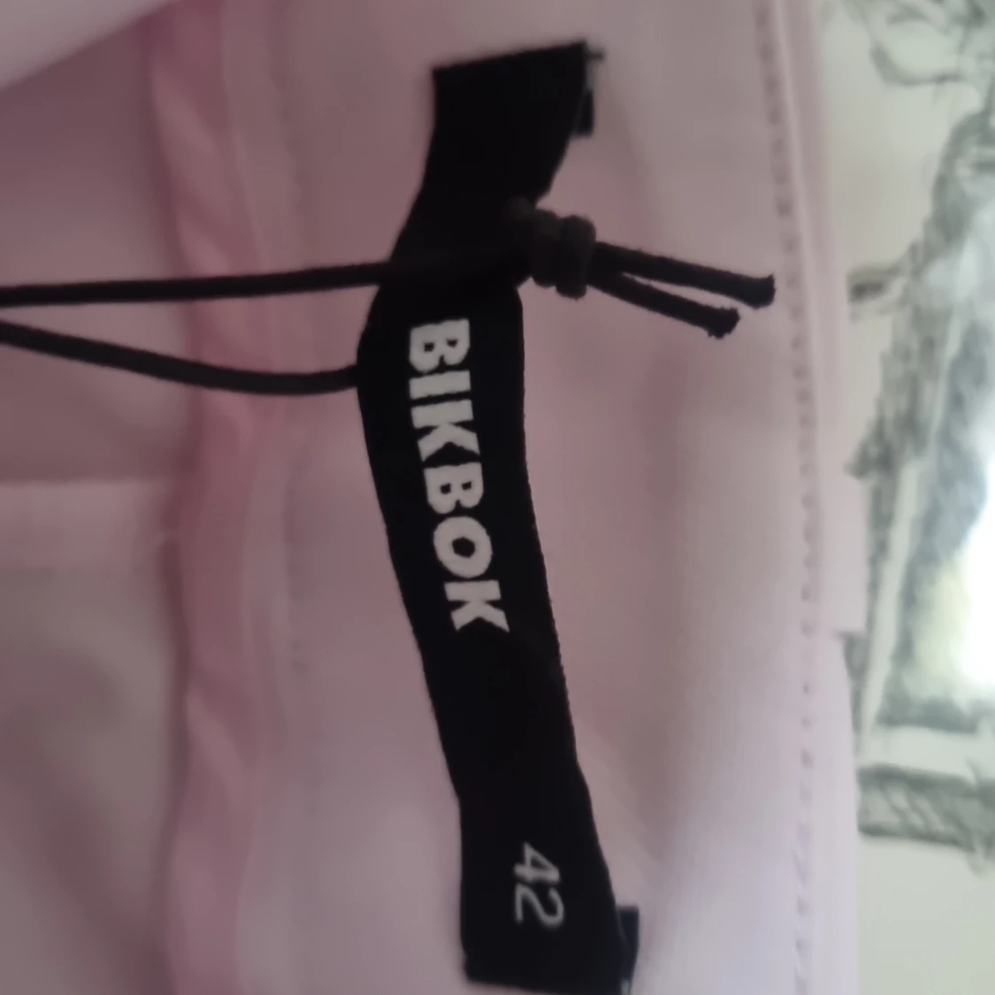 Ljusrosa bootcut byxor från BikBok - 2