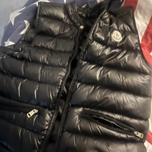 Moncler väst - Moncler väst Storlek S 