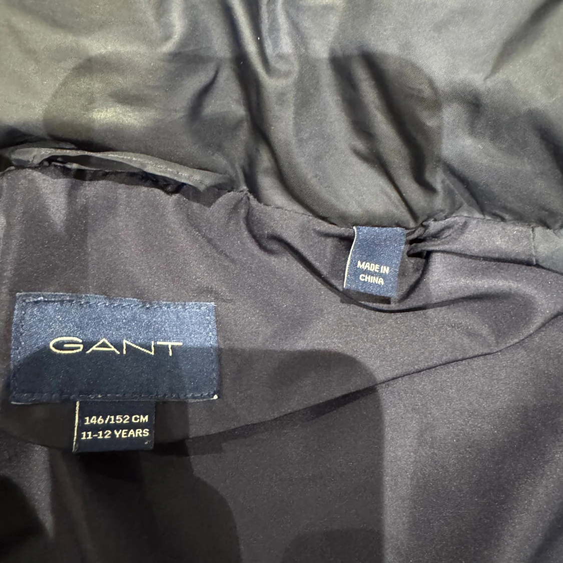 Mörkblå pufferjacka från GANT - 2