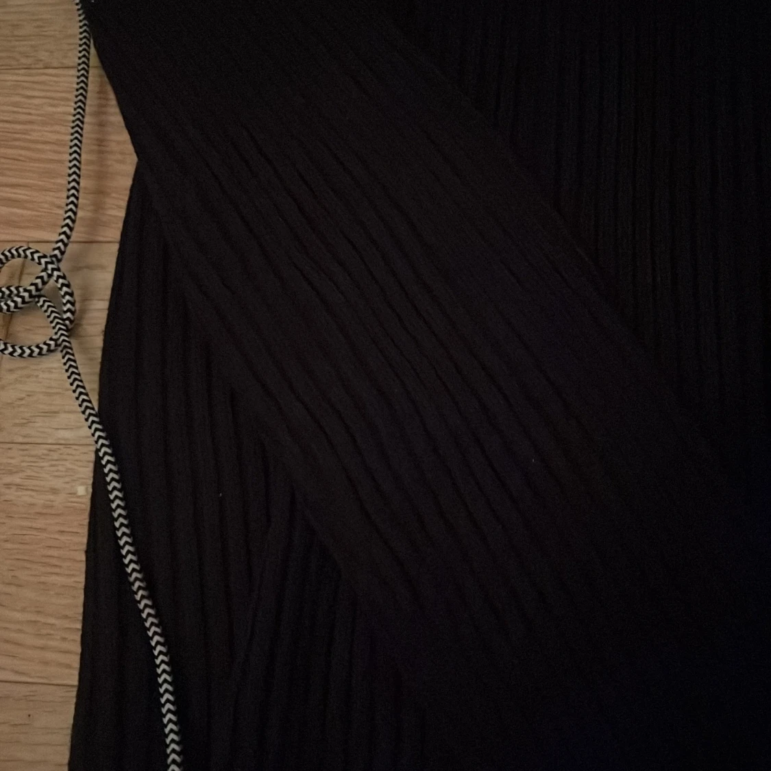 Svart ribbad polotröja från Pop England - 2