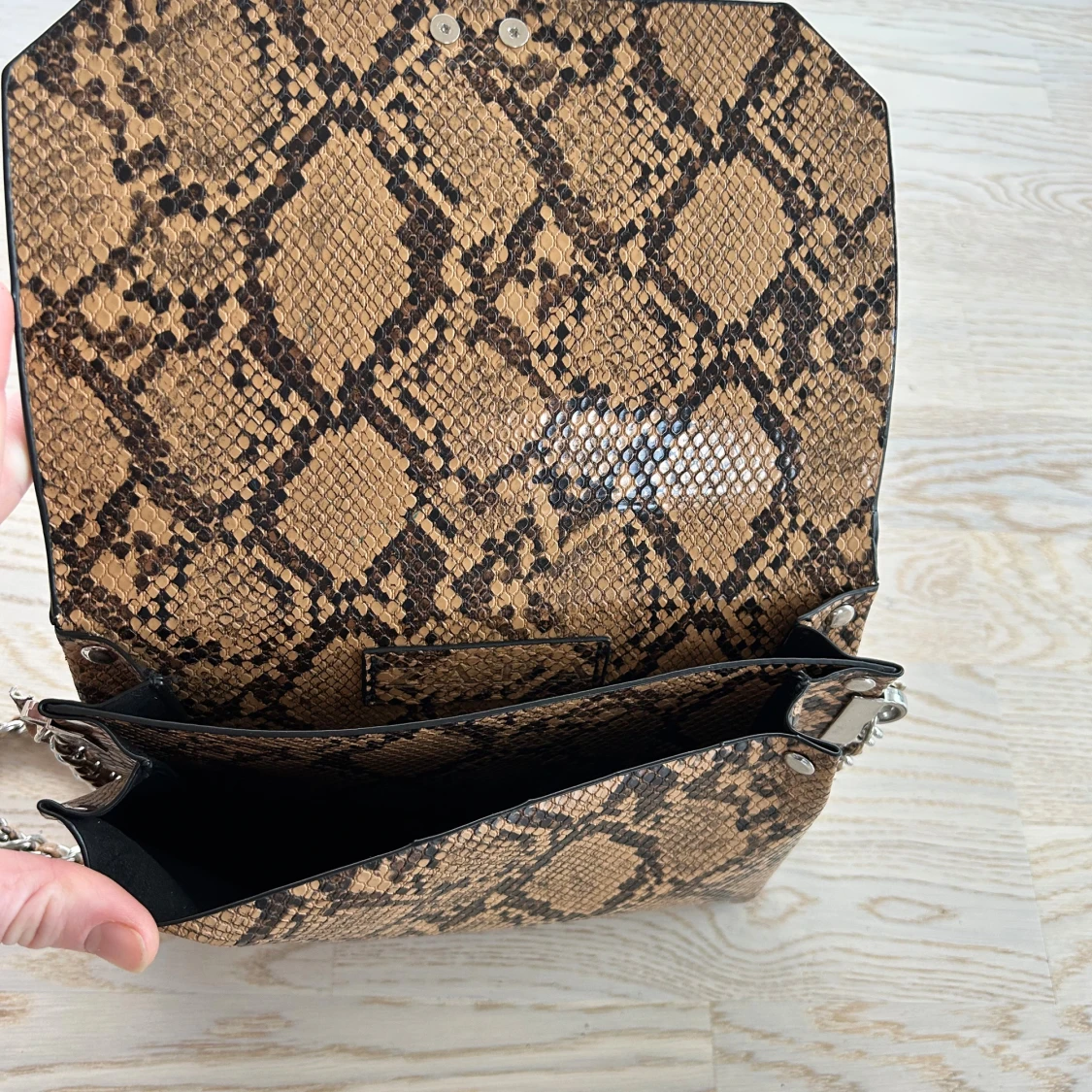Brun axelväska med ormmönster Zara - 1