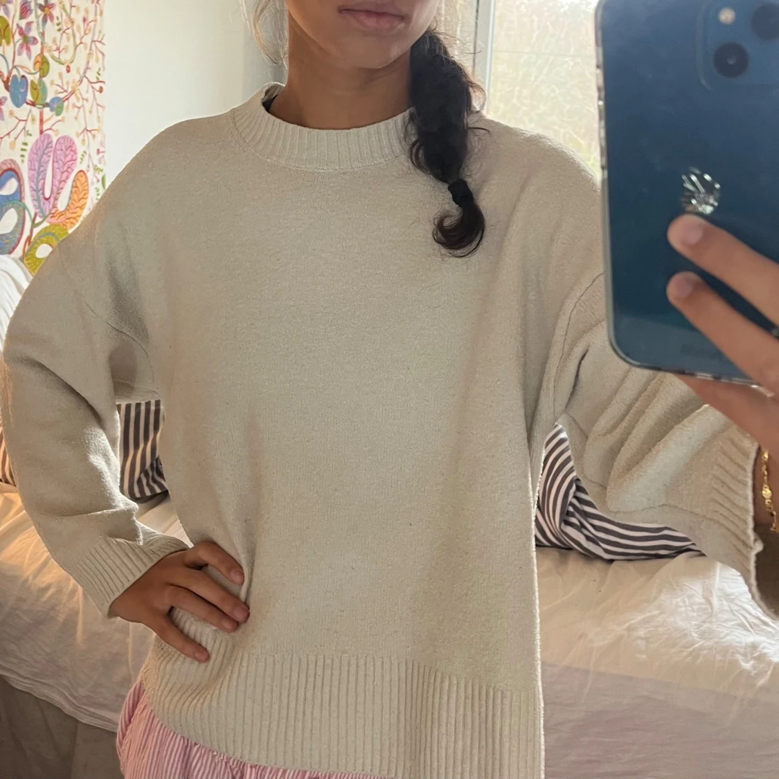 Cremevit oversized stickad tröja - 2