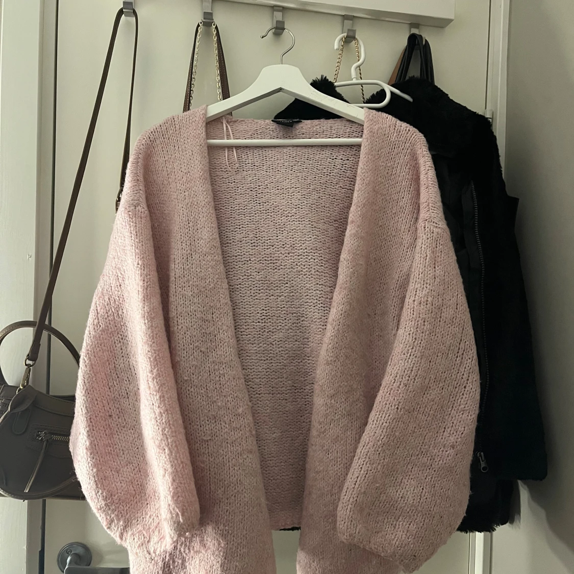 Ljusrosa stickad kofta från Lindex - 1