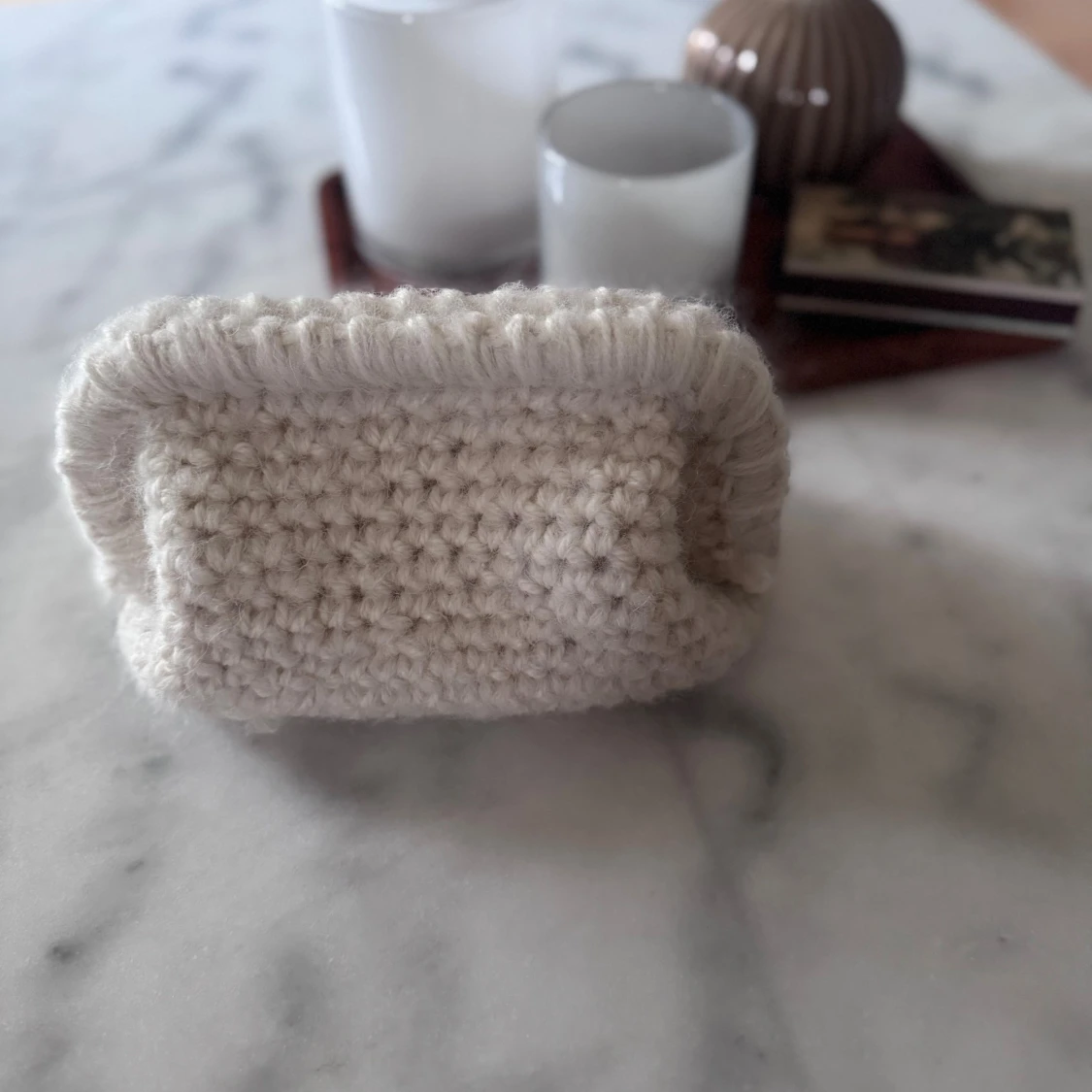 Handvirkad beige clutch necessär  - 2