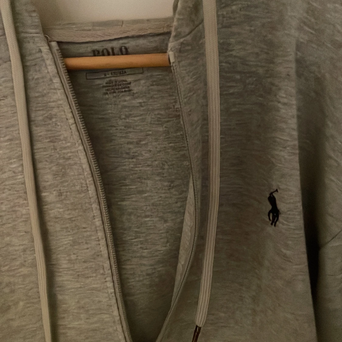 Grå hoodie från Polo Ralph Lauren - 1