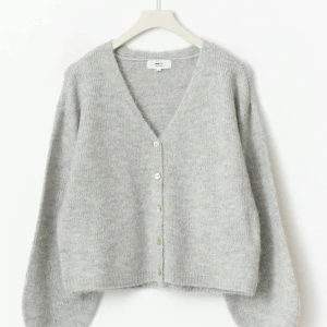 V-ringad kofta  - Använd 5 gånger 