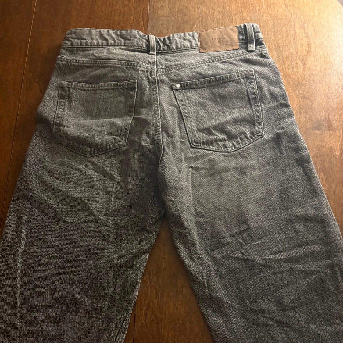 Grå jeans (samma modell som bilden fast grå) - 2