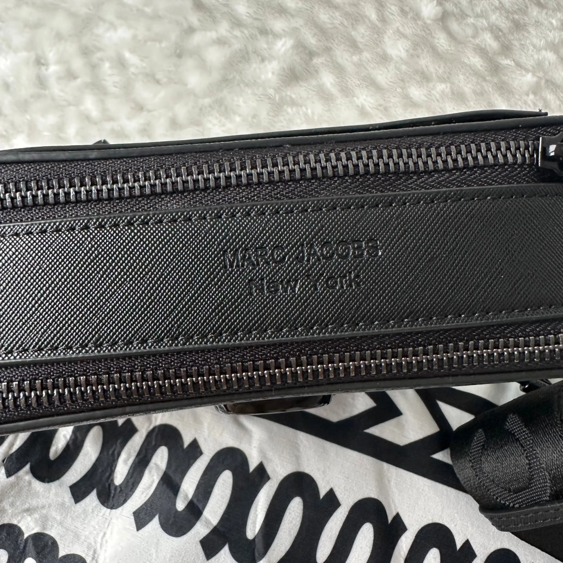 Svart axelväska från Marc Jacobs - 1