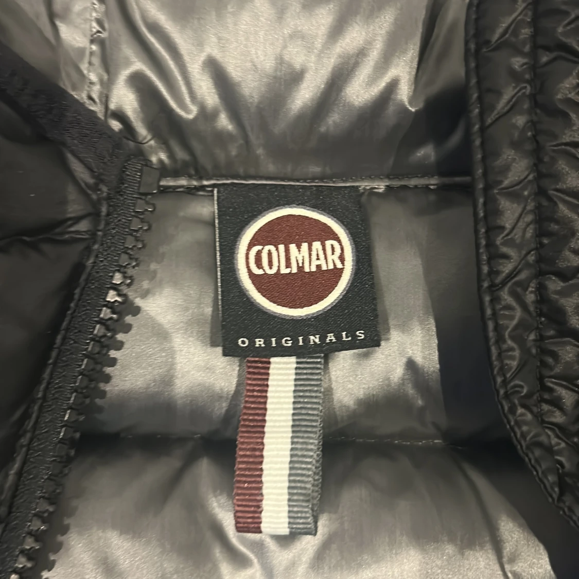 Svart dunväst från Colmar med huva - 2