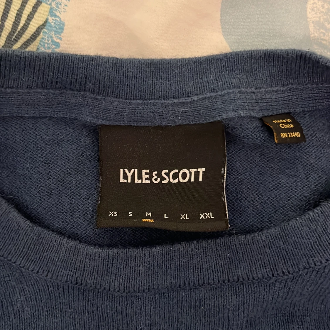 Marinblå tröja från Lyle & Scott - 2