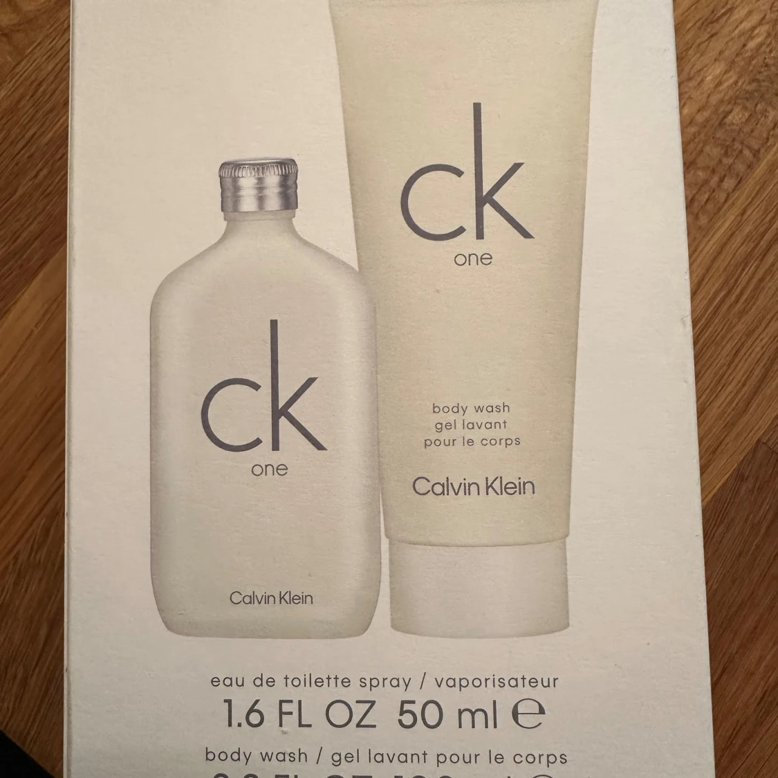 CK One parfym & body wash set - 2