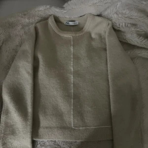 Stickad tröja - Stickad tröja ifrån zara (utgående modell).