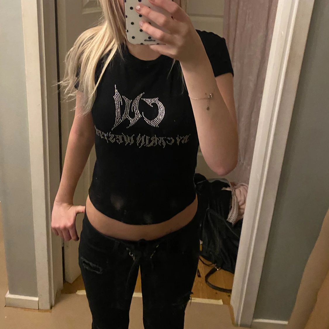 Svart croppad topp med tryck - 1