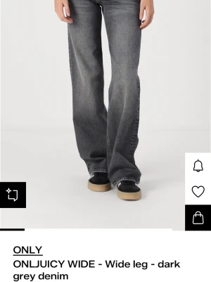 Lågmidjade loose jeans från only - Lågmidjade grå jeans från only som i modellen heter wide leg men jag skulle mer kalla dem raka eller loose. Dom är i storlek w30 L30 och passar då någon som har storlek m eller 40 i jeans och är under 165cm. Jag säljer eftersom de inte kommer till användning och bara ligger i garderoben. De är använda minimalistiskt och har aldrig tvättats så säljs i nyskick. Nypris 599:- jag säljer för 370kr💞skriv privat för bilder på eller funderingar💓