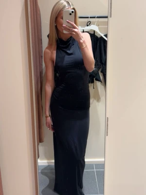 Helterneck klänning - Superfin klänning från Gina Tricot som endast är använd en gång! 