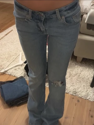 Lager 157 byxor  - Midja - 34cm Inseam/innerbenslängd- 74cm                                 Längd - 97cm                                                                   Jag är  158cm och dem passar mig bra, passar säkert längre också💗