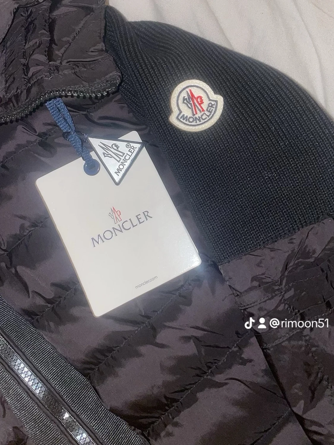 Svart Moncler pufferjacka med huva - 1