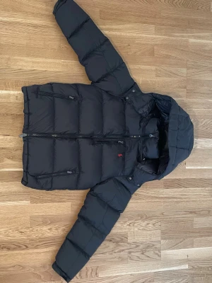 Ralph Lauren jacka  - En helt ny Ralph Lauren jacka i storlek M. För mer info skriv privat.