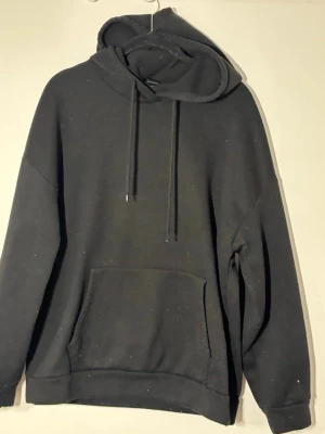Hoodie  - Säljer min hoodie då det inte är min stil längre storlek M 