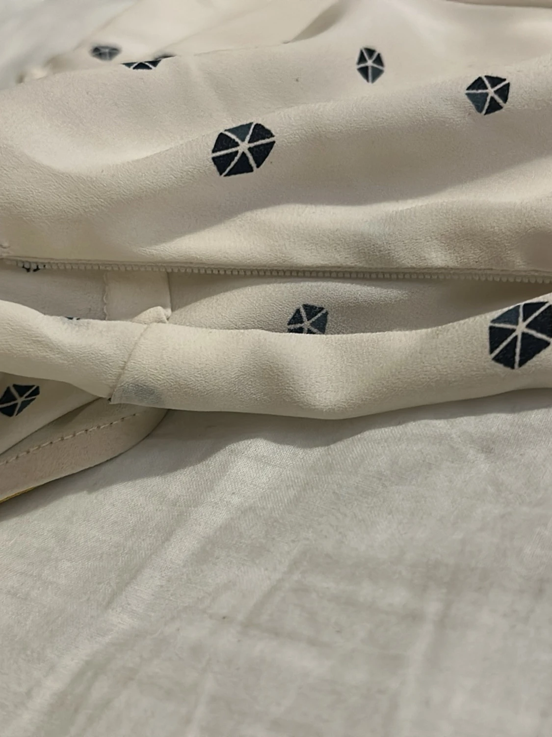 Tajt utsvängd tröja  - 1