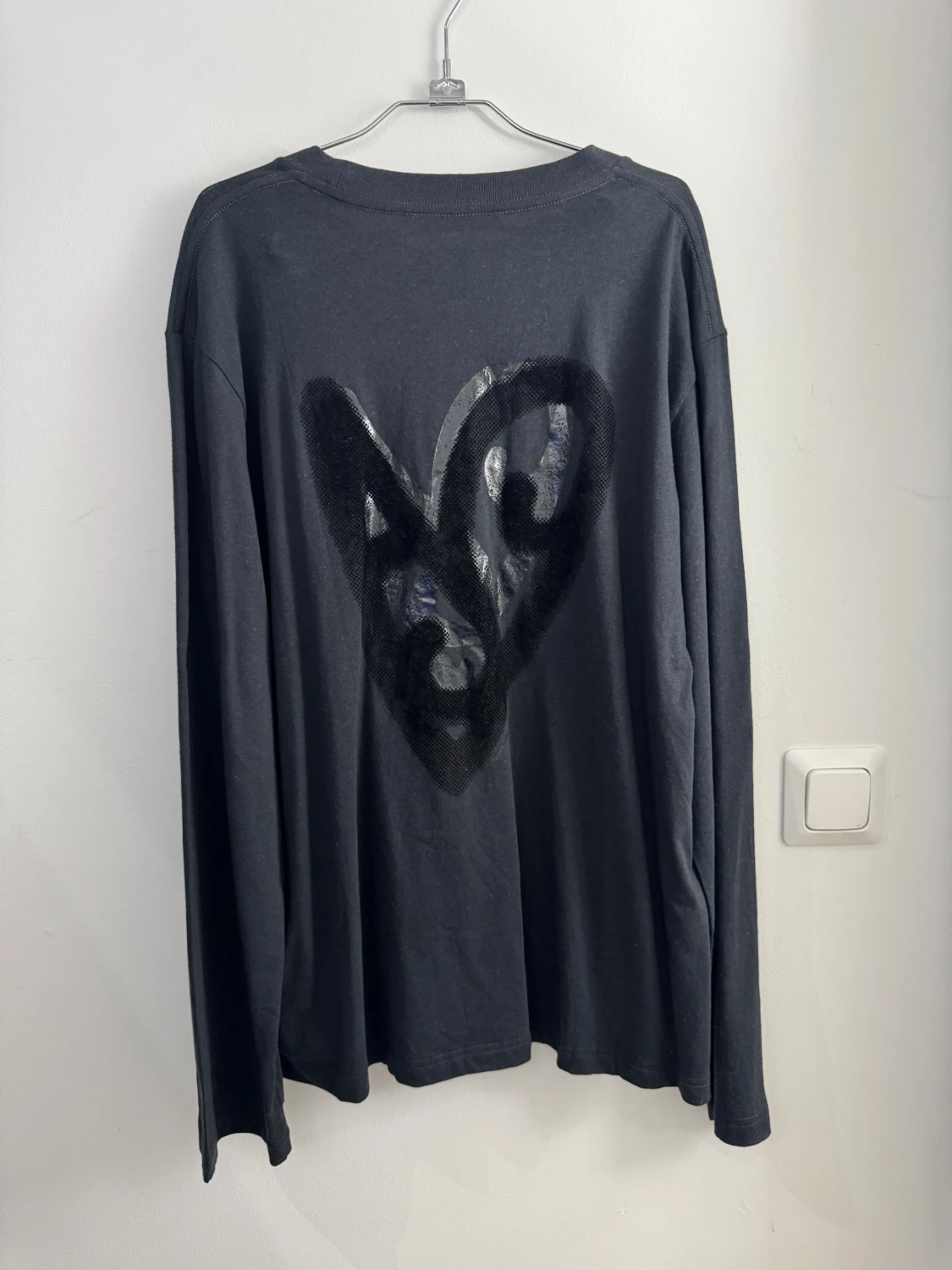 Svart långärmad tröja Acne Studios med hjärta i velour storlek M