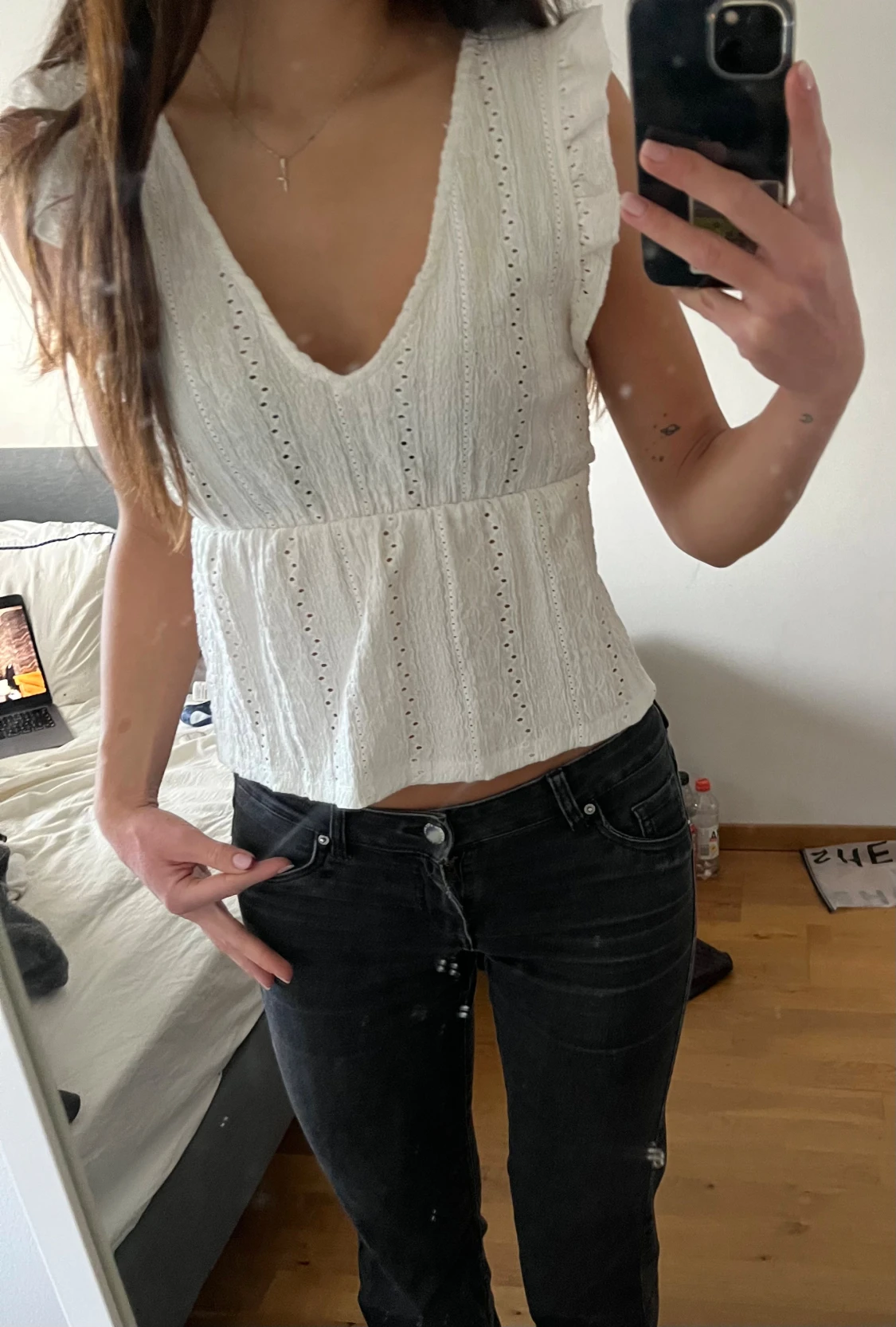 Vit blus/topp med spets och volang - 1