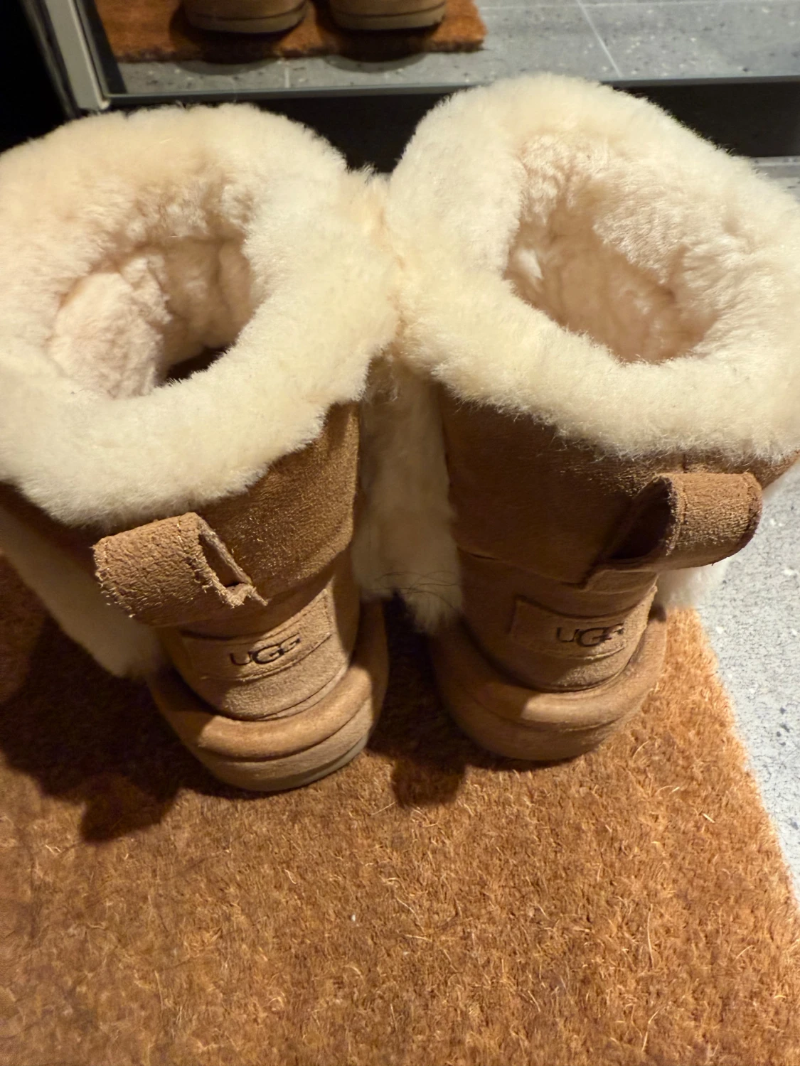 UGG boots i beige mocka och ull - 1
