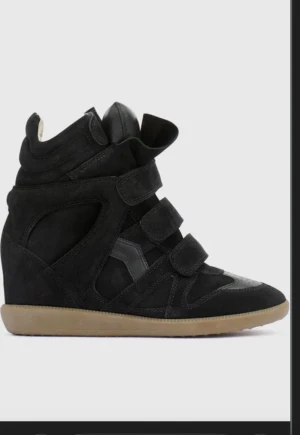 Isabel marant  - Söker Isabel marants i storlek 36-38 lägger helst inte mer än 1000kr men de går säkert att hitta något som passar för både mig och säljaren 