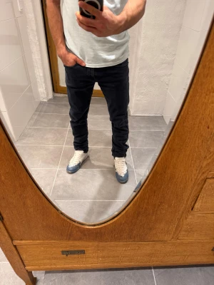 Replay jeans  - Ett par snygga byxor från replay i storlek W31 L32 i modellen Anbbas 