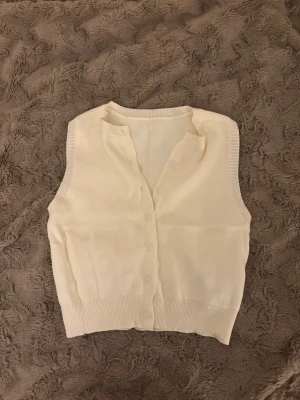 Stickad topp - Oanvänd Stickad topp från musera storlek xs