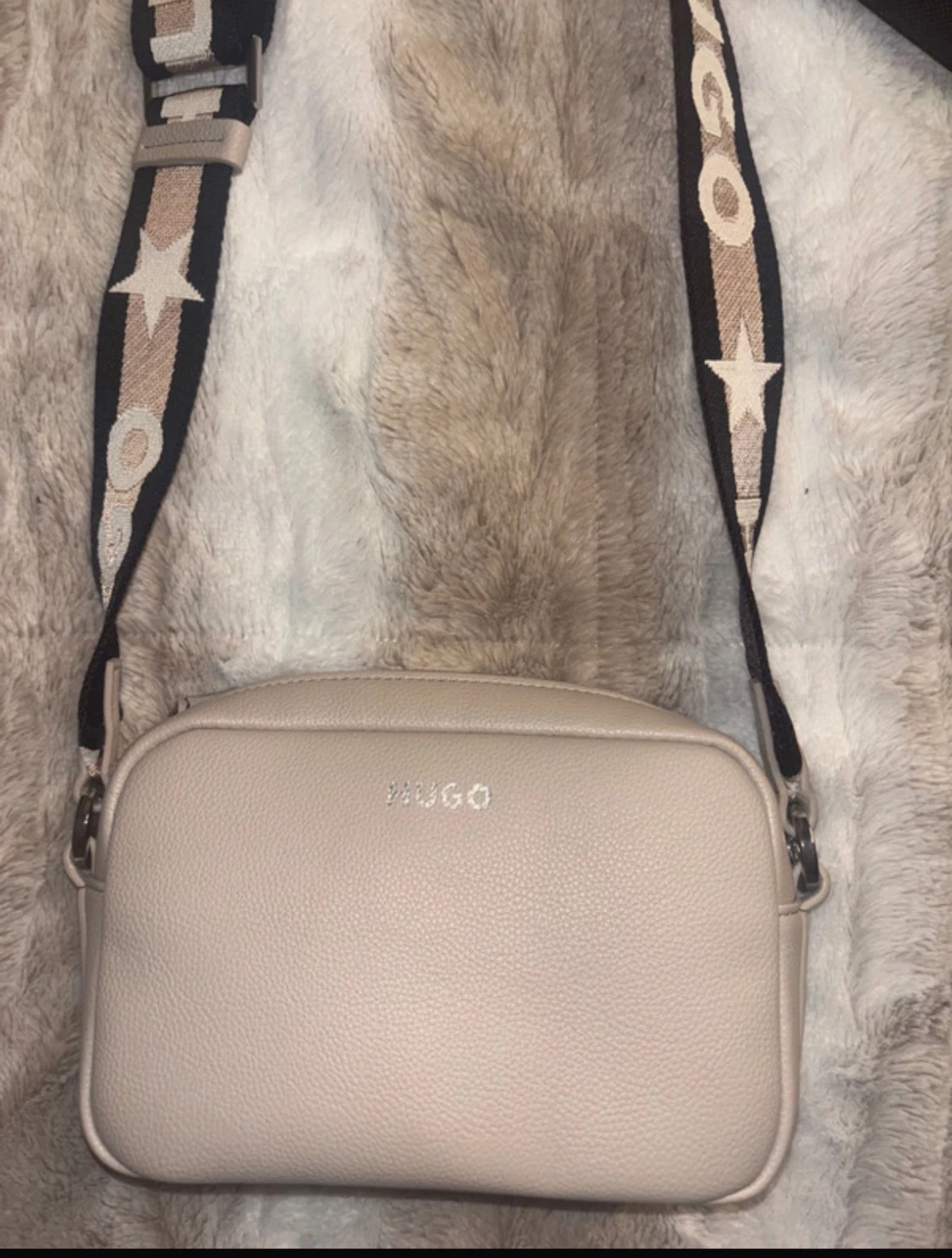 Beige axelväska från Hugo - 1