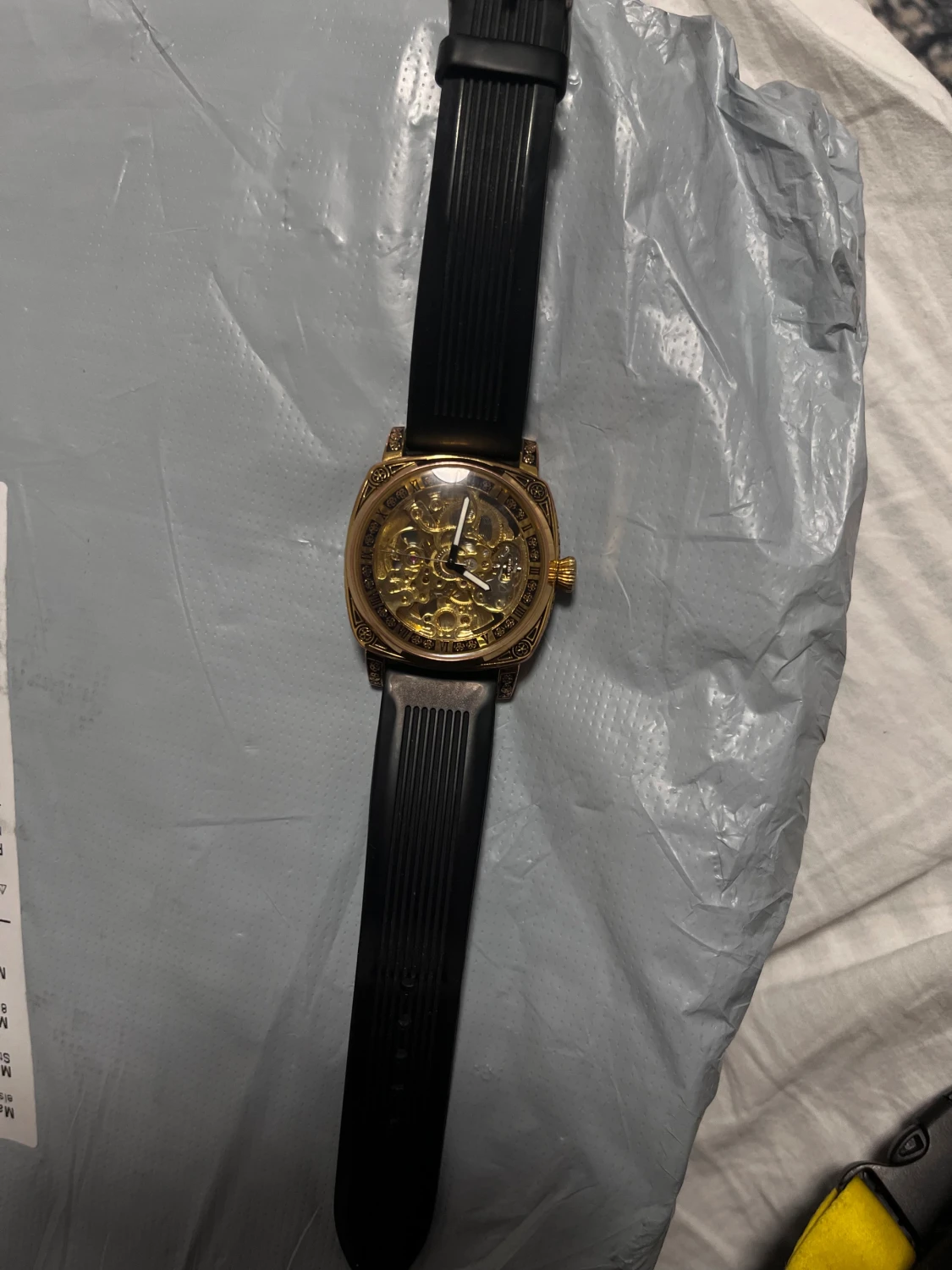 Automatisk guldig klocka med svart band - 1