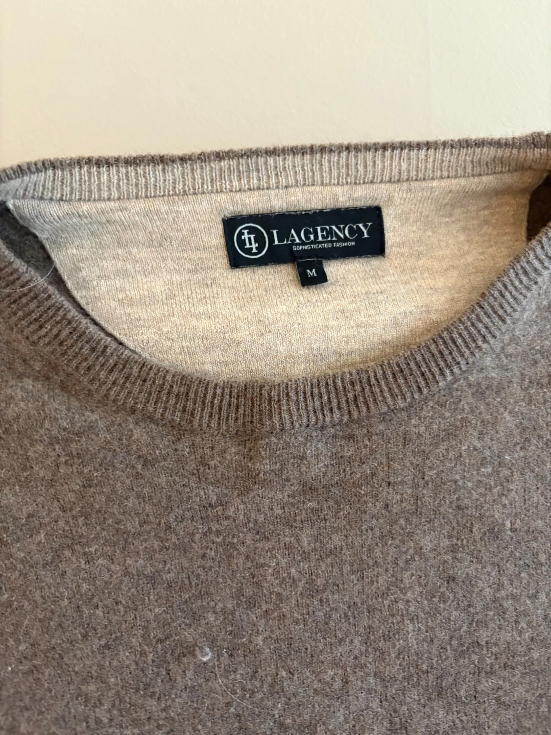 Brun stickad tröja från Lagency - 1