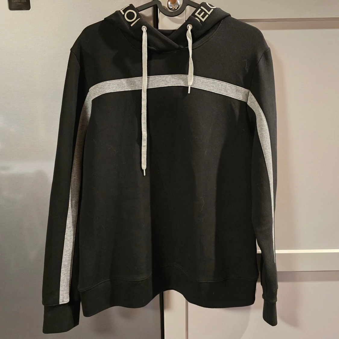 Svart och grå hoodie från Maya delorez - 1